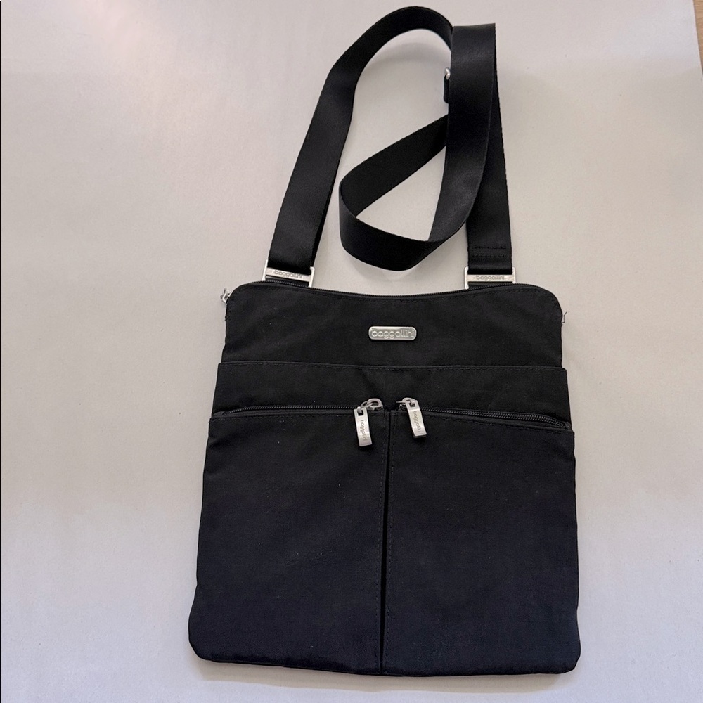 Baggallini Small Crossbody Bag Travel Organizer Black purse Vacation minimalist
